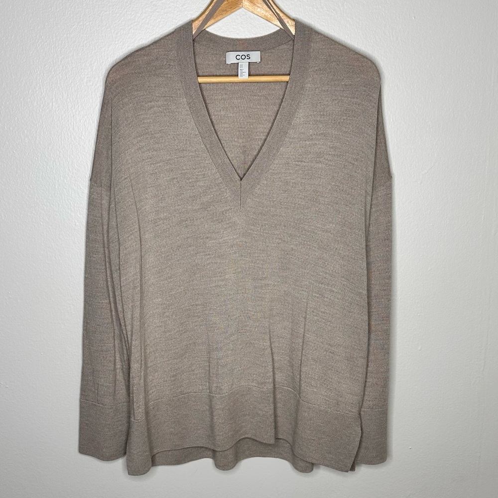 COS Merino Wool V-Neck Sweater - Picture 10 of 15